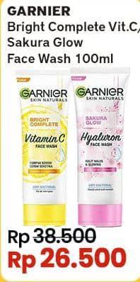 Promo Harga Garnier Facial Cleanser Sakura Glow Face Wash, Bright Complete Vitamin C Super Whip Foam 100 ml - Indomaret