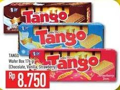 Promo Harga TANGO Wafer Chocolate, Vanilla Milk, Strawberry 176 gr - Hypermart