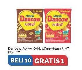 Promo Harga DANCOW Actigo UHT Cokelat, Stroberi 110 ml - Carrefour