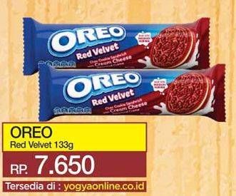 Promo Harga OREO Biskuit Sandwich Red Velvet 133 gr - Yogya