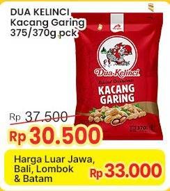 Promo Harga Dua Kelinci Kacang Garing Original 375 gr - Indomaret