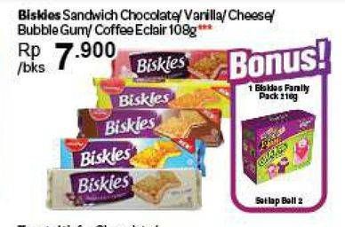 Promo Harga BISKIES Sandwich Biscuit Chocolate, Cheese, Vanilla, Bubble Gum, Coffe Eclair per 2 pouch 108 gr - Carrefour