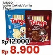 Promo Harga Tango Wafer Chocolate, Vanilla Milk 115 gr - Indomaret