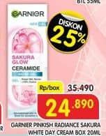 Garnier Sakura Glow Serum Cream SPF30 20 ml Diskon 29%, Harga Promo Rp24.890, Harga Normal Rp35.490