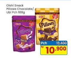 Promo Harga Oishi Pillows Coklat, Ubi 110 gr - Indomaret