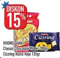 Promo Harga Khong Guan Classic Chocolate Wafer/Cizzring Kukis Keju  - Hypermart