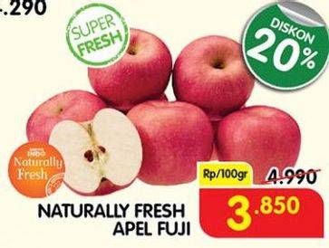 Promo Harga NATURALLY Fresh Apel Fuji per 100 gr - Superindo