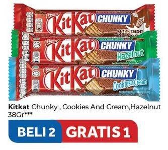Promo Harga KIT KAT Chunky Cookies Cream, Hazelnut per 2 pouch 38 gr - Carrefour