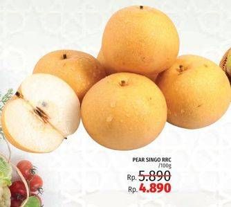 Promo Harga Pear Singo RRC per 100 gr - LotteMart