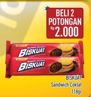 Promo Harga BISKUAT Sandwich Chocolate per 2 pouch 118 gr - Hypermart
