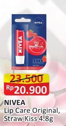 Promo Harga NIVEA Lip Balm Original, Strawberry Kiss 4 gr - Alfamart