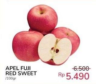 Promo Harga Apel Fuji Red Sweet per 100 gr - Indomaret