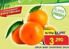 Promo Harga Jeruk Baby Shantang Daun per 100 gr - Superindo