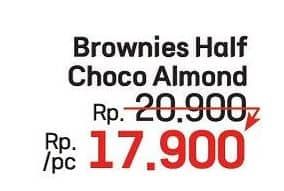 Promo Harga Half Brownies Panggang Almond  - LotteMart