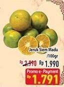 Promo Harga Jeruk Siam Madu per 100 gr - Hypermart