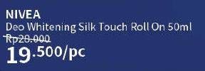 Promo Harga Nivea Deo Roll On Whitening Silk Touch 50 ml - Guardian