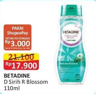 Promo Harga Betadine Feminine Wash Natural Daun Sirih Radiance Blossom 110 ml - Alfamart