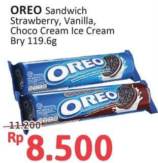 Promo Harga Oreo Biskuit Sandwich Strawberry, Vanilla, Chocolate 119 gr - Alfamidi