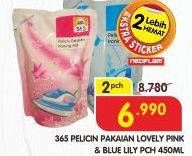 Promo Harga 365 Pelicin Pakaian Blue, Lovely Pink per 2 pouch 450 ml - Superindo