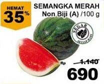 Promo Harga Semangka Merah Non Biji A per 100 gr - Giant