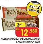 Promo Harga NICE & NATURAL Nut Bar Choco Almond, Mixed Berry per 3 pcs 30 gr - Superindo