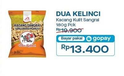 Promo Harga DUA KELINCI Kacang Sangrai 180 gr - Indomaret