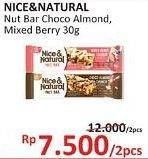 Promo Harga NICE & NATURAL Nut Bar Choco Almond Crunch, Mixed Berry Crunch per 2 pcs 30 gr - Alfamidi