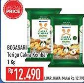 Promo Harga Bogasari Tepung Terigu Cakra Kembar 1000 gr - Hypermart