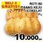 Promo Harga Roti Isi Pisang Keju, Cokelat  - Giant