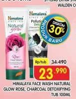 Promo Harga Himalaya Facial Wash Rose, Charcoal Detoxifying 100 ml - Superindo