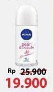 Promo Harga Nivea Deo Roll On Extra Whitening, Pearl Beauty, Black White Invisible Clear, Black White Invisible Fresh, Black White Invisible Radiant Smooth 50 ml - Alfamart