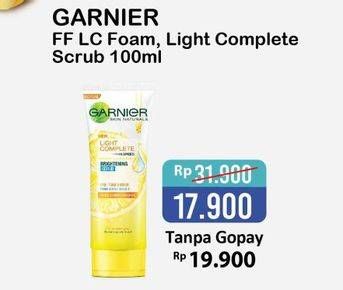 Promo Harga GARNIER Light Complete Facial Foam, Scrub 100 ml - Alfamart
