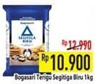 Promo Harga Bogasari Tepung Terigu Segitiga Biru 1000 gr - Hypermart