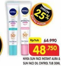 Promo Harga Nivea Sun Face Serum Protect & White SPF 50+ Instant Aura, Oil Control 30 ml - Superindo