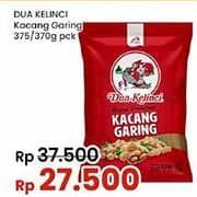 Promo Harga Dua Kelinci Kacang Garing Original 375 gr - Indomaret