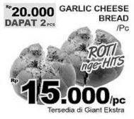 Promo Harga Korean Garlic Cream Cheese Bread per 2 pcs - Giant