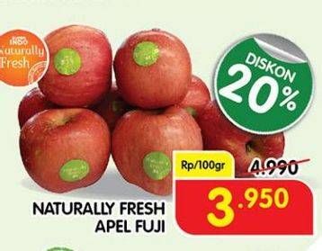 Promo Harga NATURALLY Fresh Apel Fuji per 100 gr - Superindo