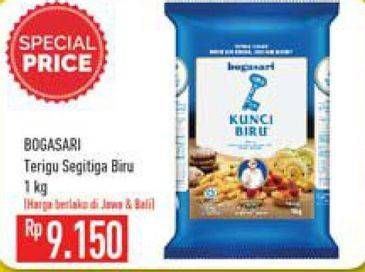 Promo Harga Bogasari Tepung Terigu Kunci Biru 1 kg - Hypermart