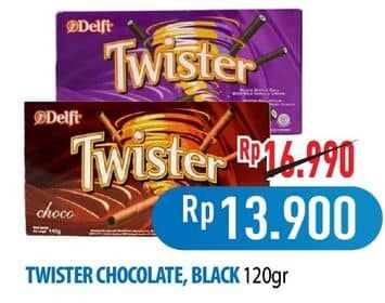 Promo Harga Delfi Twister Wafer Stick Black Vanilla, Choco 140 gr - Hypermart