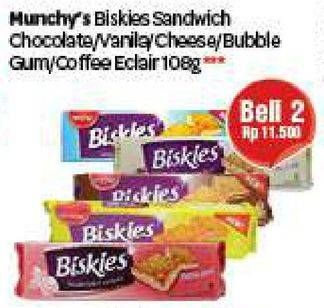 Promo Harga BISKIES Sandwich Biscuit Chocolate, Vanilla, Cheese, Bubble Gum, Coffe Eclair per 2 pouch 108 gr - Carrefour