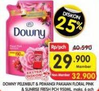 Promo Harga Downy Pewangi Pakaian Sunrise Fresh, Floral Pink 900 ml - Superindo