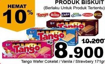 Promo Harga TANGO Wafer Chocolate, Vanilla Milk, Strawberry 176 gr - Giant