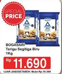 Promo Harga Bogasari Tepung Terigu Kunci Biru 1000 gr - Hypermart