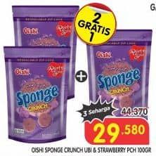 Promo Harga Oishi Sponge Crunch Ubi, Stroberi 100 gr - Superindo