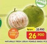 Promo Harga NATURALLY Fresh Jeruk Pomelo Madu  - Superindo