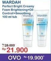 Promo Harga WARDAH Perfect Bright Facial Foam Bright + Oil Control, Bright + Smoothing 100 ml - Indomaret