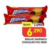 Promo Harga BISKUAT Sandwich Chocolate 118 gr - Superindo