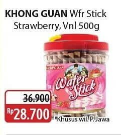 Promo Harga Khong Guan Wafer Stick Strawberry, Vanila 500 gr - Alfamidi