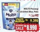 Promo Harga MOLTO Pewangi Blue, Pink 820 ml - Hypermart