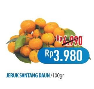 Promo Harga Jeruk Shantang Daun per 100 gr - Hypermart